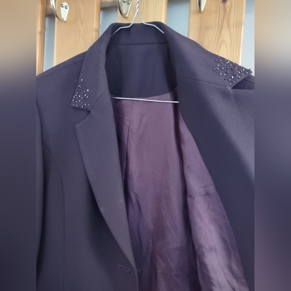 Two piece/women suit - Picture 7 of 7